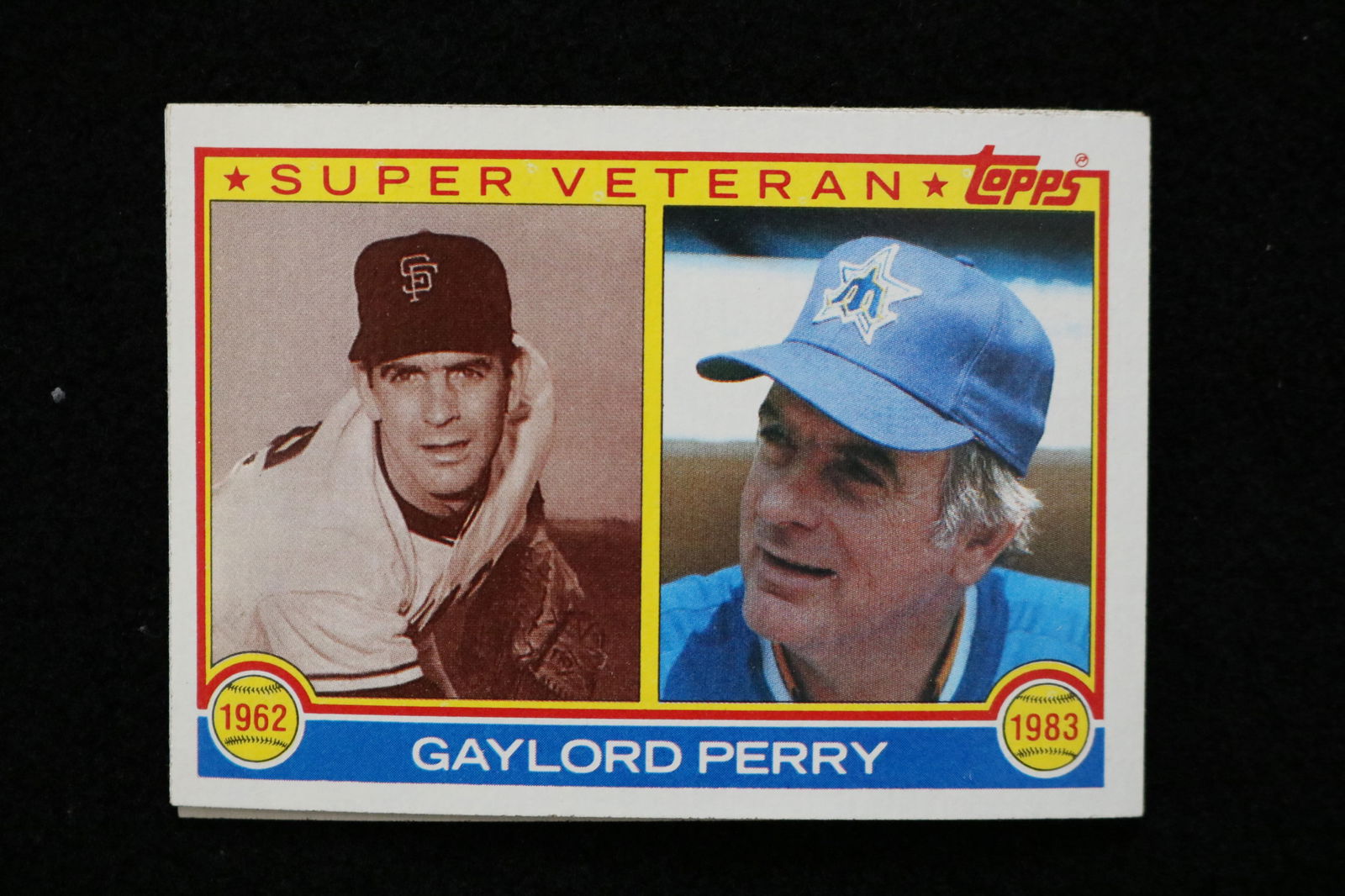 GAYLORD PERRY SUPER VET 1983 TOPPS BASEBALL CARDS-CARD #464- NEAR MINT TO MINT CONDITION - LOT OF 5: This is a lot of 5 Gaylord Perry 1983 Super Veteran Topps, card number 464, baseball cards. The cards are in near mint to mint condition.
