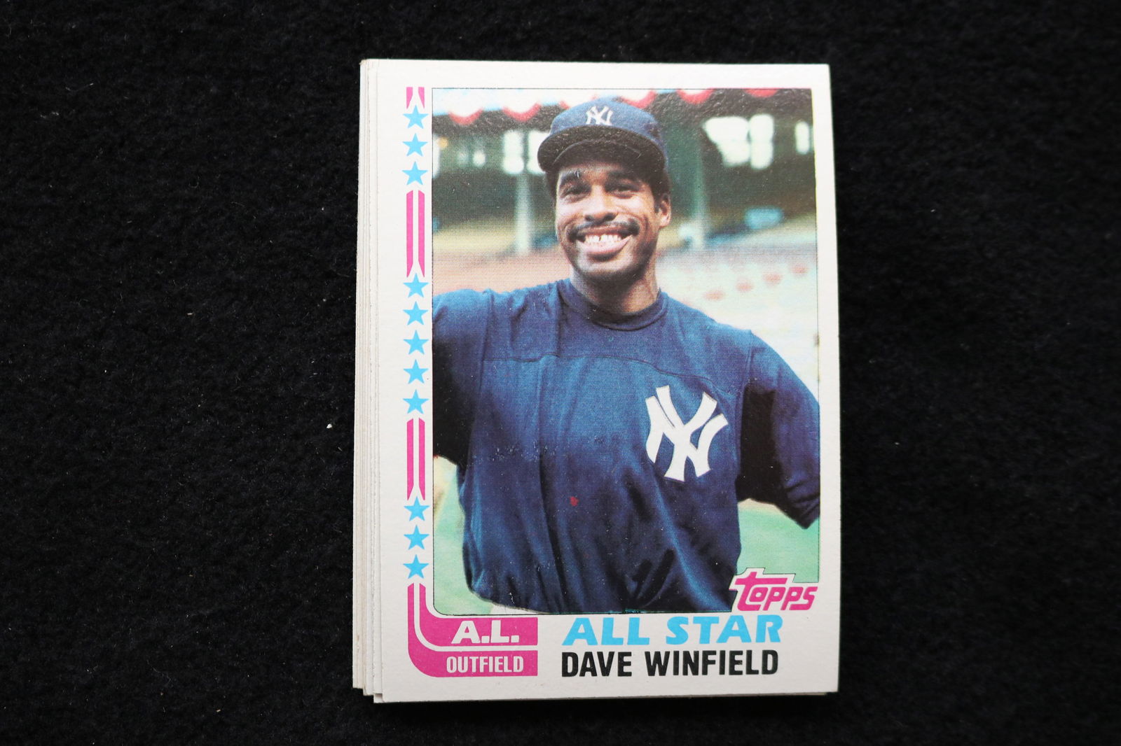 DAVE WINFIELD ALL STAR 1982 TOPPS BASEBALL CARDS - #553 - NEAR MINT TO MINT CONDITION - LOT OF 10: This is a lot of 10 1982 Dave Winfield All Star Topps, card number 553, baseball cards. The cards are in near mint to mint condition.