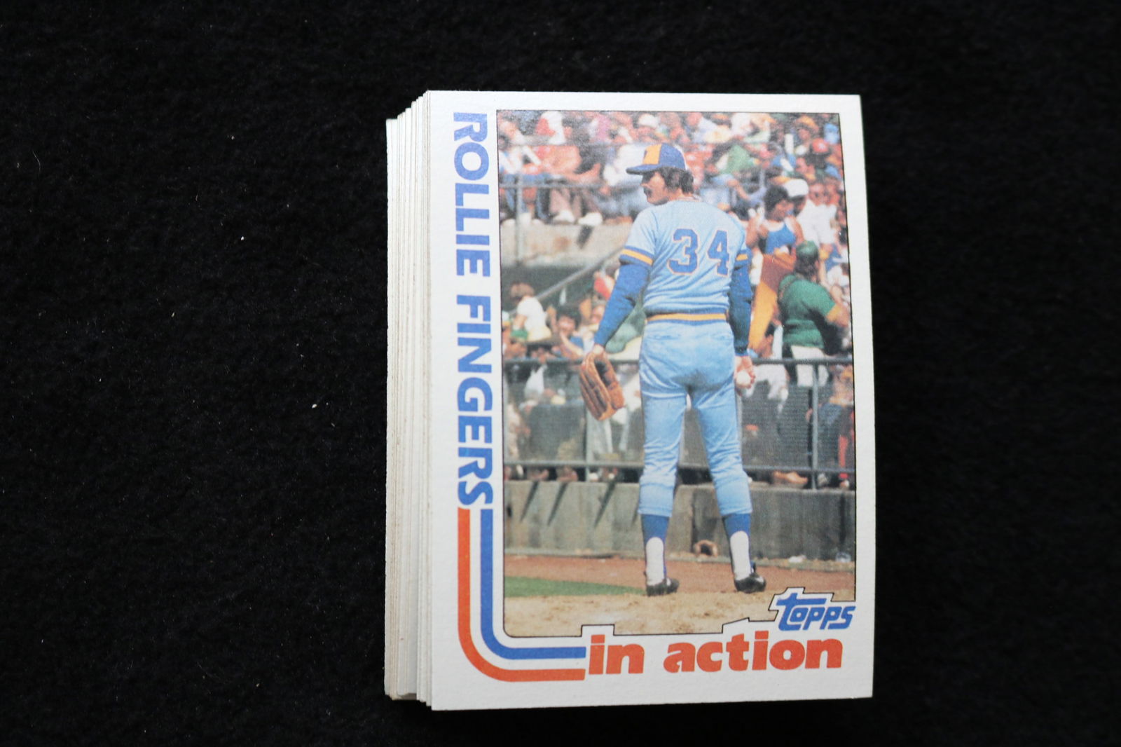 ROLLIE FINGERS IN ACTION 1982 TOPPS BASEBALL CARDS - #586 - NEAR MINT TO MINT CONDITION - LOT OF 27: This is a lot of 27 1982 Rollie Fingers In Action Topps, card number 586, baseball cards. The cards are in near mint to mint condition.