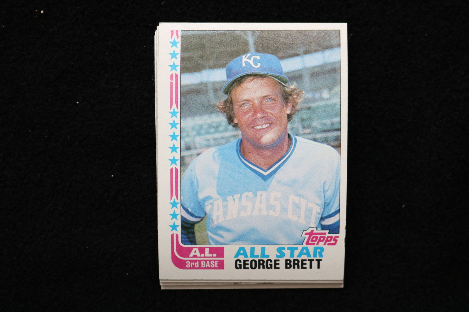 1982 GEORGE BRETT TOPPS ALL STAR BASEBALL CARDS - #549 - NEAR MINT TO MINT CONDITION - LOT OF 8: This is a lot of 8 George Brett 1982 Topps All Star, card number 549, baseball cards. The cards are in near mint to mint condition.