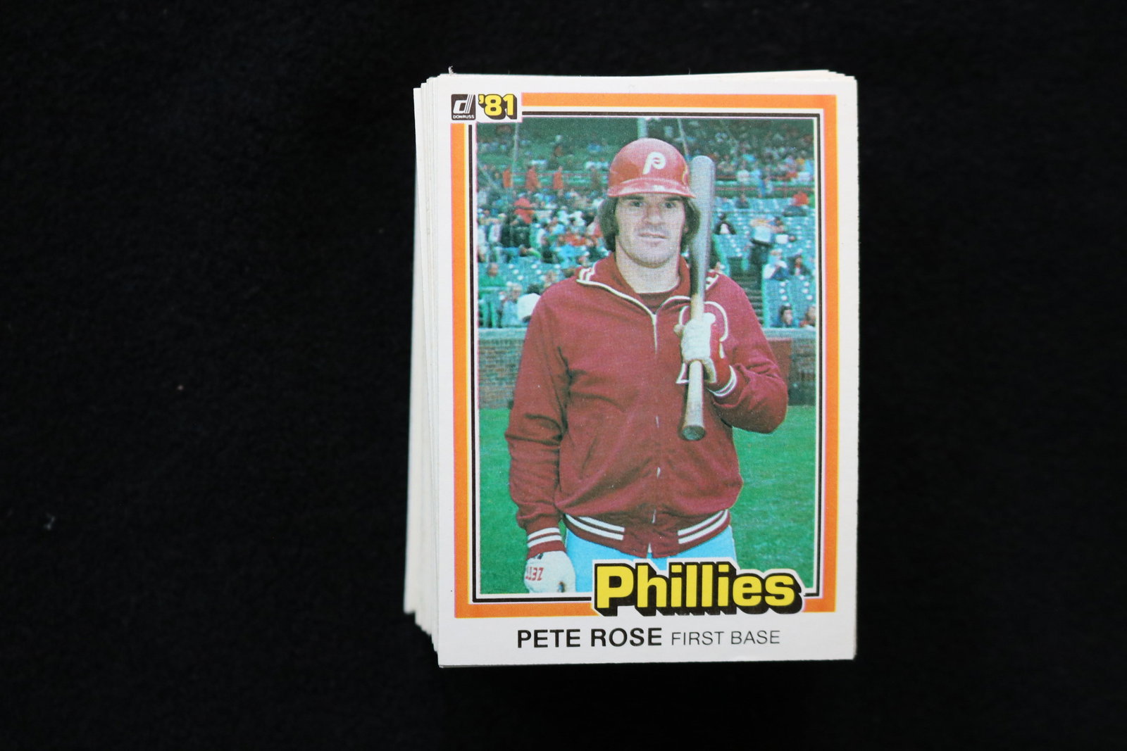 PETE ROSE 1981 DONRUSS BASEBALL CARDS - #131 - NEAR MINT TO MINT CONDITION - LOT OF 112: This is a lot of 112 Pete Rose 1981 Donruss, card number 131, baseball cards. The cards are in near mint to mint condition.