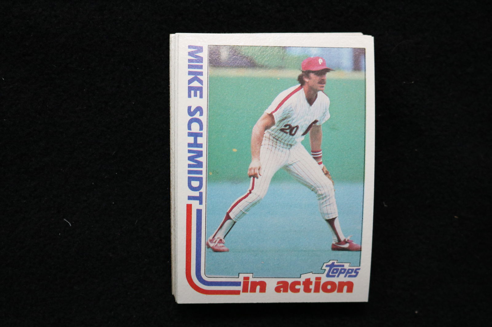 MIKE SCHMIDT 1982 TOPPS IN ACTION BASEBALL CARDS -CARD #101- NEAR MINT TO MINT CONDITION - LOT OF 17: This is a lot of 17 Mike Schmidt 1982 Topps In Action, card number 101, baseball cards. The cards are in near mint to mint condition.