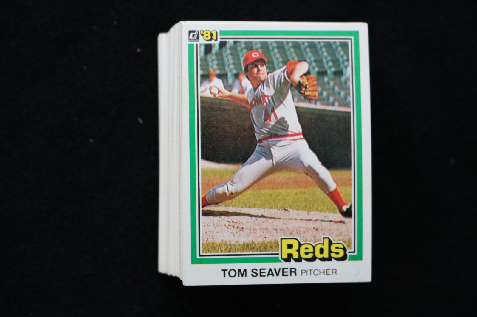 TOM SEAVER 1981 DONRUSS BASEBALL CARDS - #422 - NEAR MINT TO MINT CONDITION - LOT OF 105 (1 of 4)