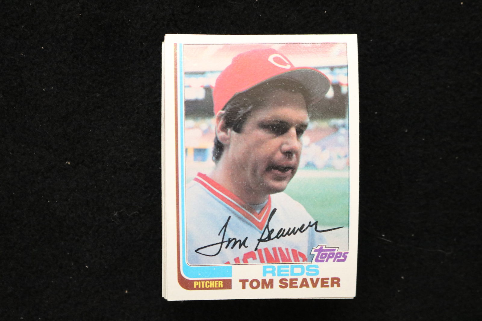 TOM SEAVER 1982 TOPPS BASEBALL CARDS - CARD #30 - NEAR MINT TO MINT CONDITION - LOT OF 27 (1 of 4)