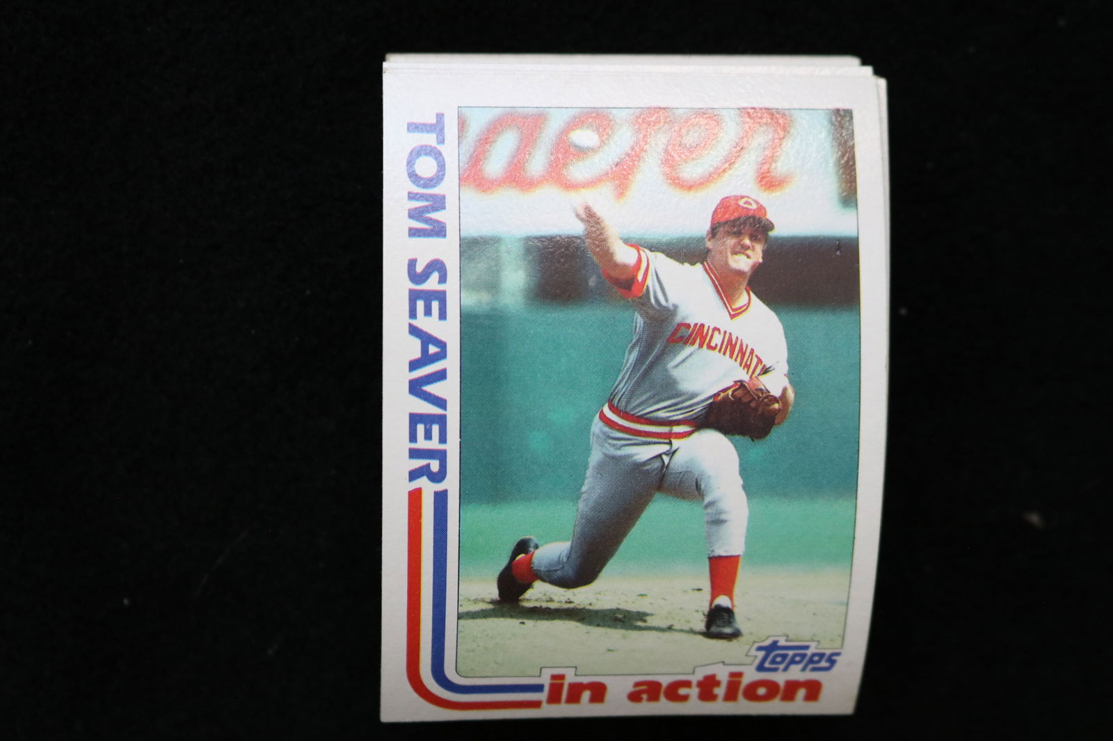 TOM SEAVER 1982 TOPPS IN ACTION BASEBALL CARDS - CARD #31 - NEAR MINT TO MINT CONDITION - LOT OF 34 (1 of 4)