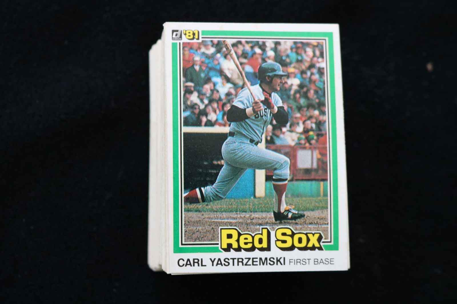 CARL YASTRZEMSKI 1981 DONRUSS BASEBALL CARDS - CARD #94 - NEAR MINT TO MINT CONDITION - LOT OF 135: This is a lot of 135 Carl Yastrzemski 1981 Donruss, card number 94, baseball cards. The cards are in near mint to mint condition.