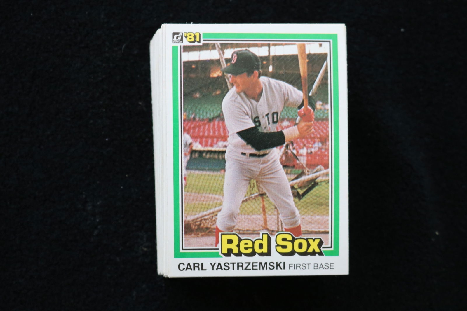 CARL YASTRZEMSKI 1981 DONRUSS BASEBALL CARDS - CARD #214 - NEAR MINT TO MINT CONDITION - LOT OF 81: This is a lot of 81 Carl Yastrzemski 1981 Donruss, card number 214, baseball cards. The cards are in near mint to mint condition.