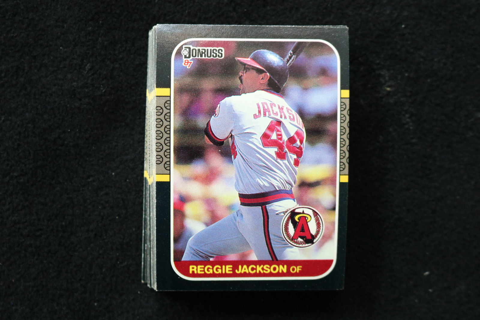 REGGIE JACKSON 1987 DONRUSS BASEBALL CARDS - CARD #210 - NEAR MINT TO MINT CONDITION - LOT OF 41: This is a lot of 41 Reggie Jackson 1987 Donruss, card number 210, baseball cards. The cards are in near mint to mint condition.