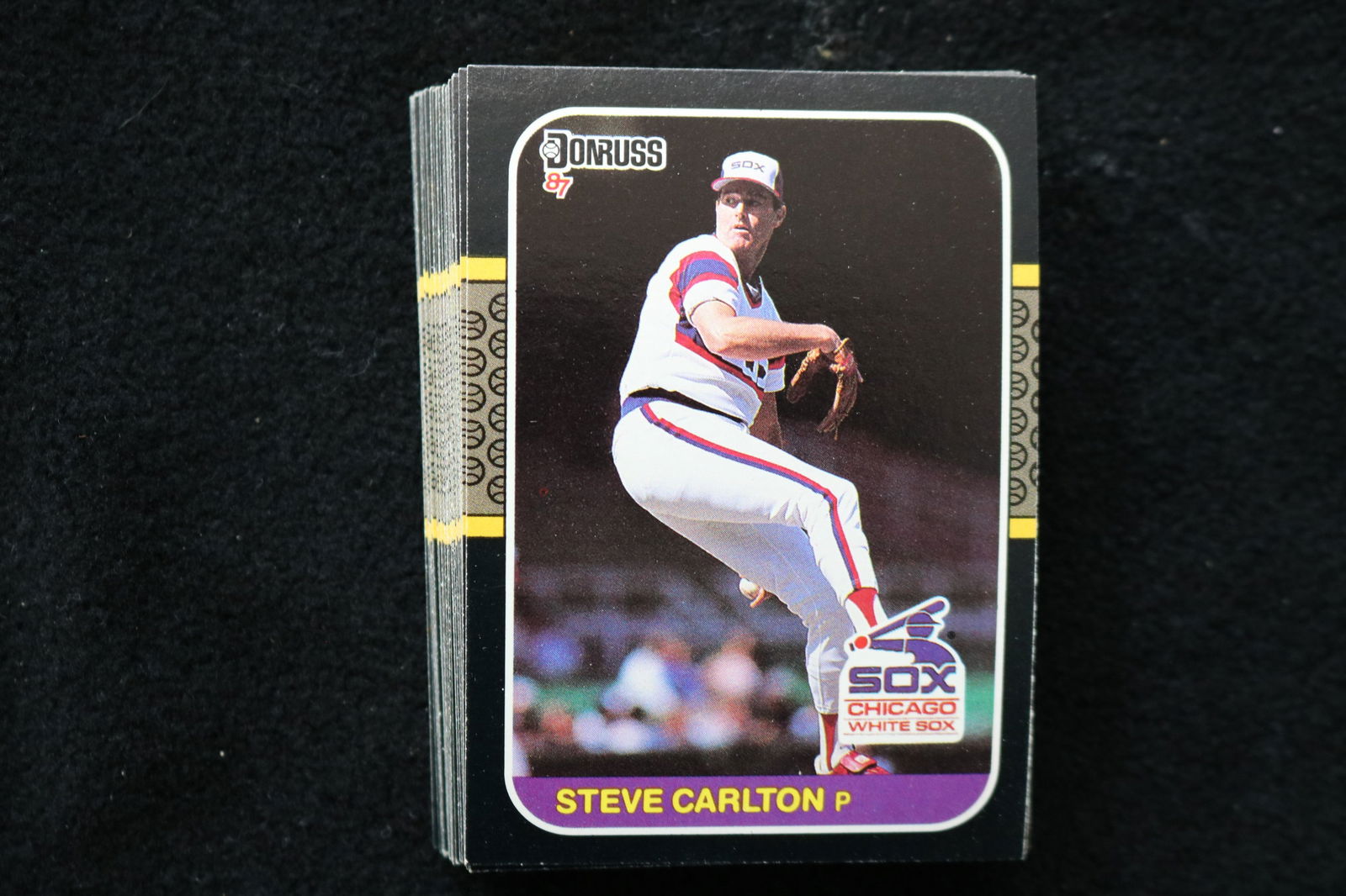 STEVE CARLTON 1987 DONRUSS BASEBALL CARDS - CARD #617 - NEAR MINT TO MINT CONDITION - LOT OF 43: This is a lot of 43 Steve Carlton 1987 Donruss, card number 617, baseball cards. The cards are in near mint to mint condition.