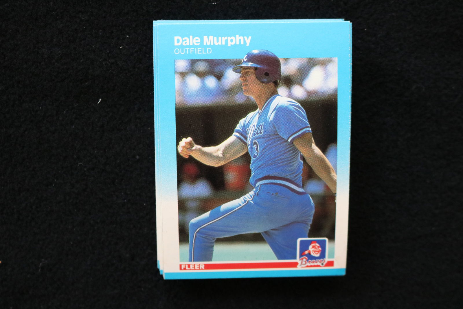 DALE MURPHY 1987 FLEER BASEBALL CARDS - #522 - NEAR MINT TO MINT CONDITION - LOT OF 29: This is a lot of 29 Dale Murphy 1987 Fleer, card number 522, baseball cards. The cards are in near mint to mint condition.