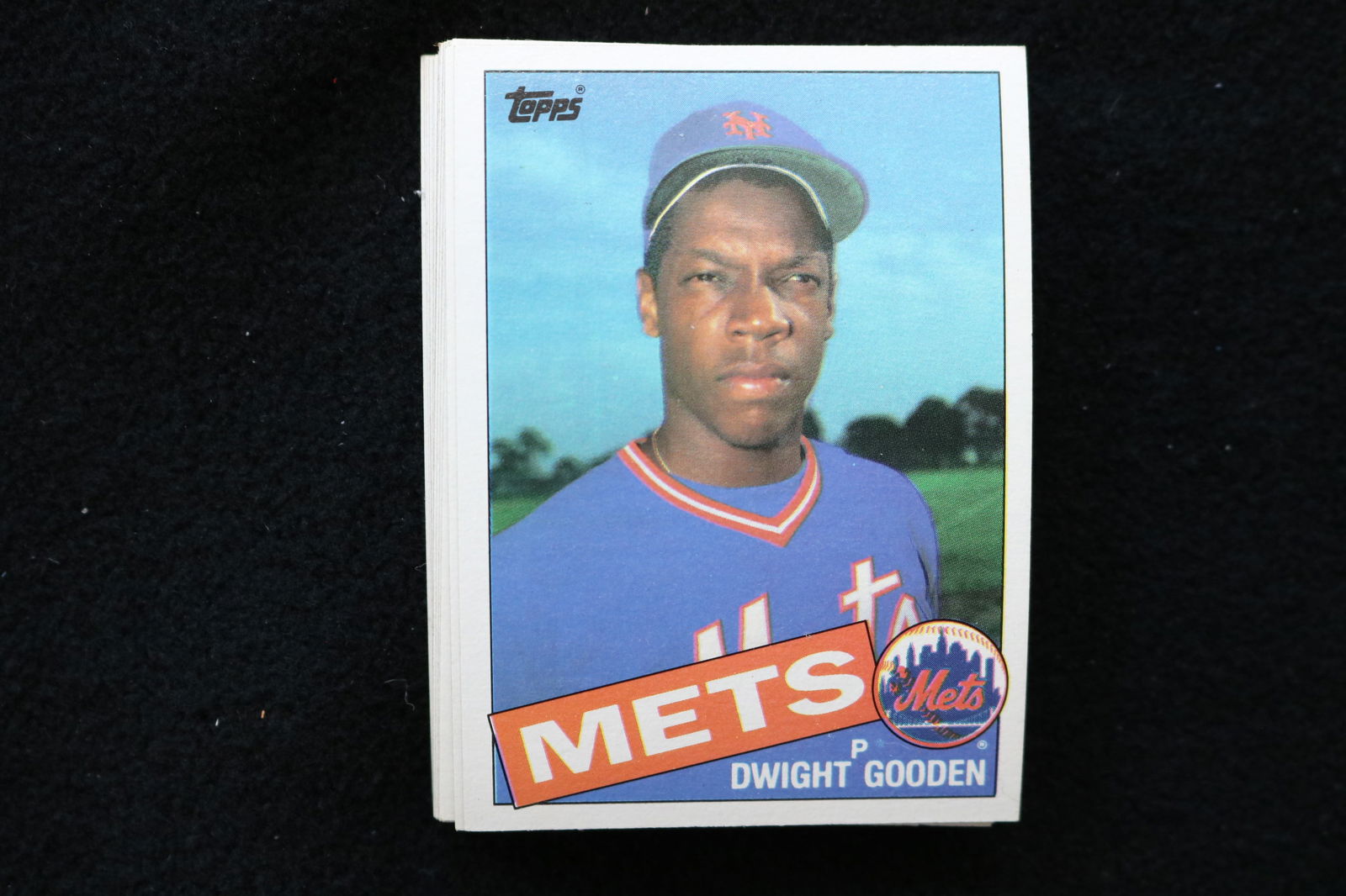 DWIGHT GOODEN 1985 TOPPS BASEBALL CARDS - CARD #620 - NEAR MINT TO MINT CONDITION - LOT OF 27: This is a lot of 27 Dwight Gooden 1985 Topps, card number 620, baseball cards. The cards are in near mint to mint condition.