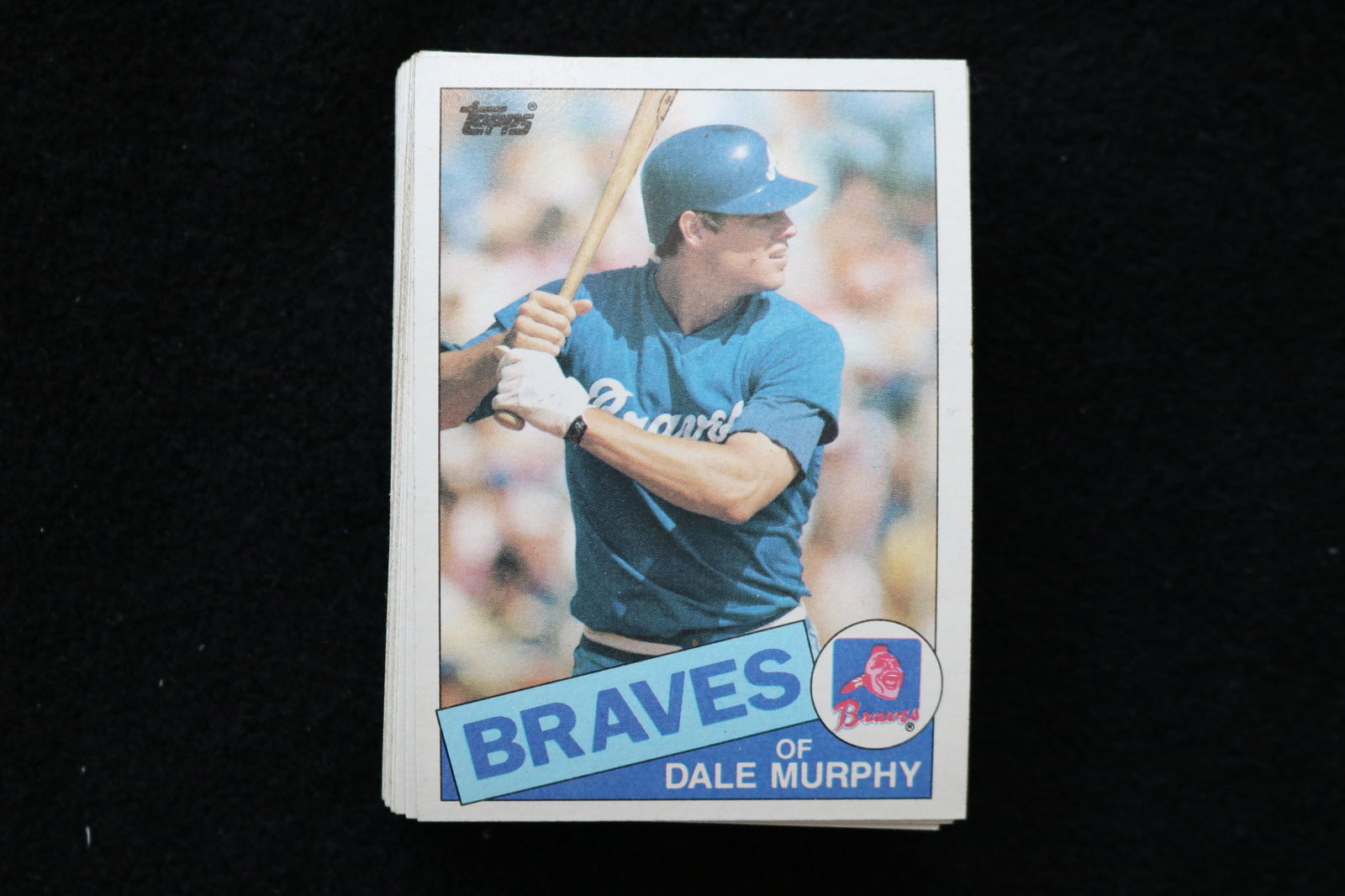 DALE MURPHY 1985 TOPPS BASEBALL CARDS - CARD #320 - NEAR MINT TO MINT CONDITION - LOT OF 40: This is a lot of 40 Dale Murphy 1985 Topps, card number 320, baseball cards. The cards are in near mint to mint condition.