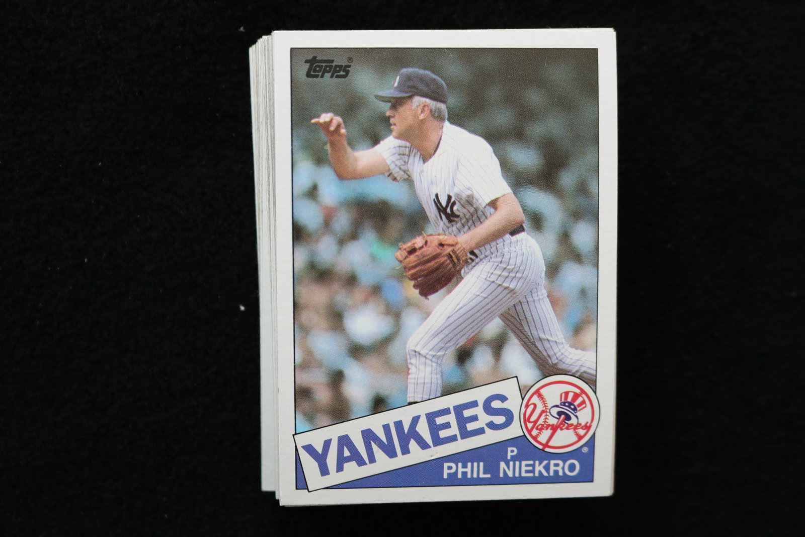 PHIL NIEKRO 1985 TOPPS BASEBALL CARDS - CARD #40 - NEAR MINT TO MINT CONDITION - LOT OF 50: This is a lot of 50 Phil Niekro 1985 Topps, card number 40, baseball cards. The cards are in near mint to mint condition.