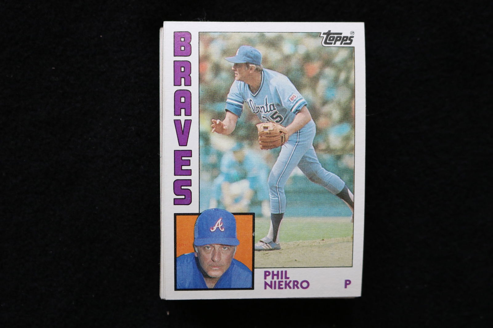 PHIL NIEKRO 1984 TOPPS BASEBALL CARDS - CARD #650 - NEAR MINT TO MINT CONDITION - LOT OF 32 (1 of 4)