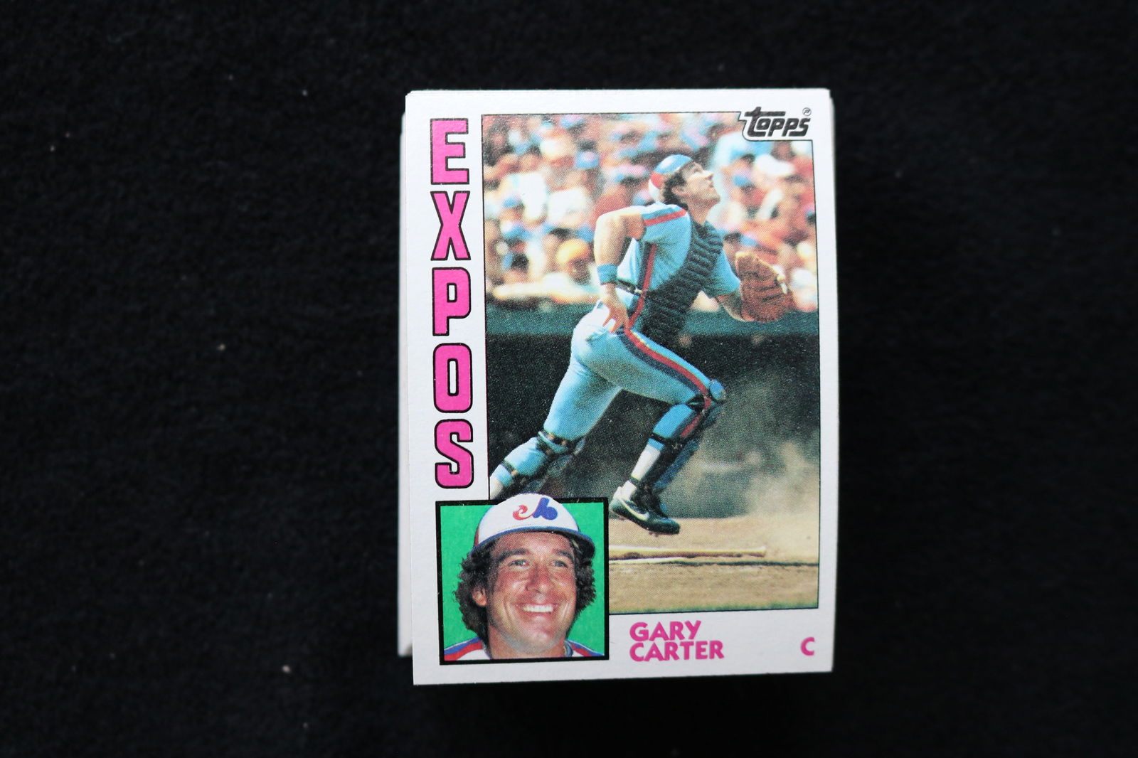 GARY CARTER 1984 TOPPS BASEBALL CARDS - CARD #450 - NEAR MINT TO MINT CONDITION - LOT OF 76: This is a lot of 76 Gary Carter 1984 Topps, card number 450, baseball cards. The cards are in near mint to mint condition.