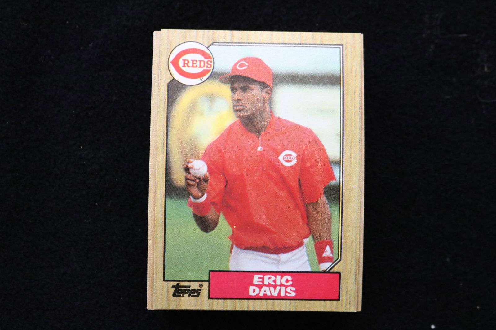ERIC DAVIS 1987 TOPPS BASEBALL CARDS - CARD #412 - NEAR MINT TO MINT CONDITION - LOT OF 40: This is a lot of 40 Eric Davis 1987 Topps, card number 412, baseball cards. The cards are in near mint to mint condition.