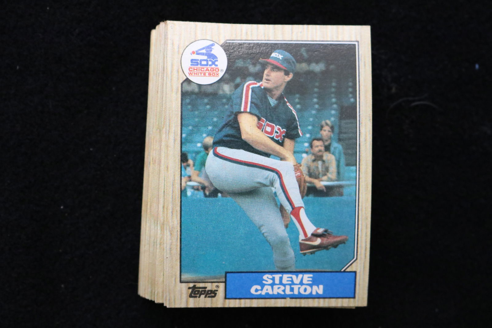 STEVE CARLTON 1987 TOPPS BASEBALL CARDS - CARD #718 - NEAR MINT TO MINT CONDITION - LOT OF 45: This is a lot of 45 Steve Carlton 1987 Topps, card number 718, baseball cards. The cards are in near mint to mint condition.