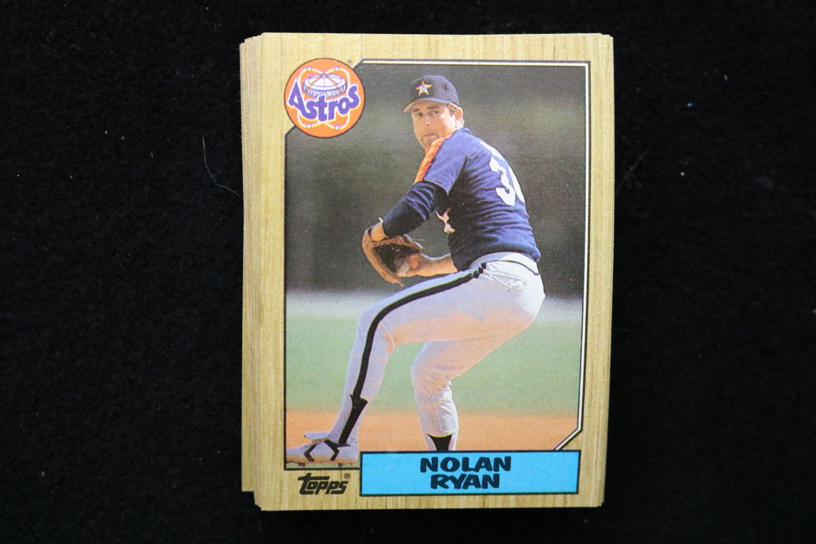 NOLAN RYAN 1987 TOPPS BASEBALL CARDS - CARD #757 - NEAR MINT TO MINT CONDITION - LOT OF 35 (1 of 4)