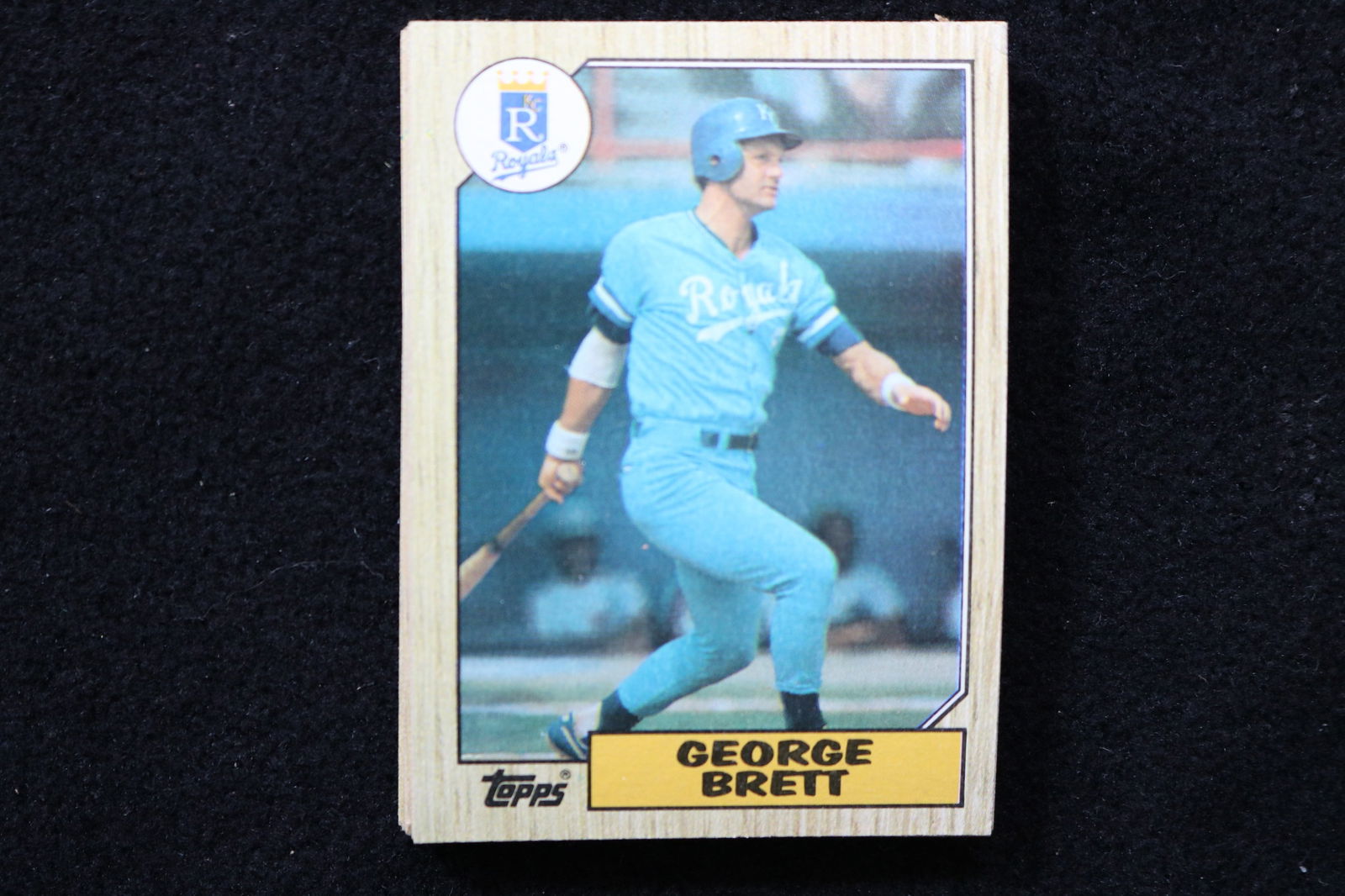 GEORGE BRETT 1987 TOPPS BASEBALL CARDS - CARD #400 - NEAR MINT TO MINT CONDITION - LOT OF 15: This is a lot of 15 George Brett 1987 Topps, card number 400, baseball cards. The cards are in near mint to mint condition.