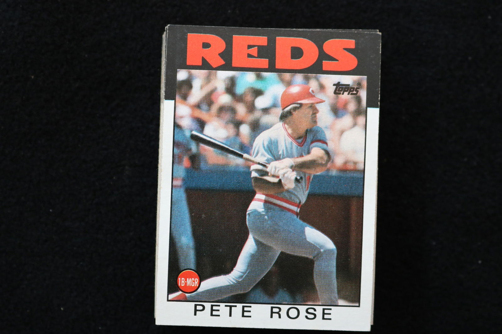 PETE ROSE 1986 TOPPS BASEBALL CARDS - CARD #1 - NEAR MINT TO MINT CONDITION - LOT OF 43 (1 of 4)