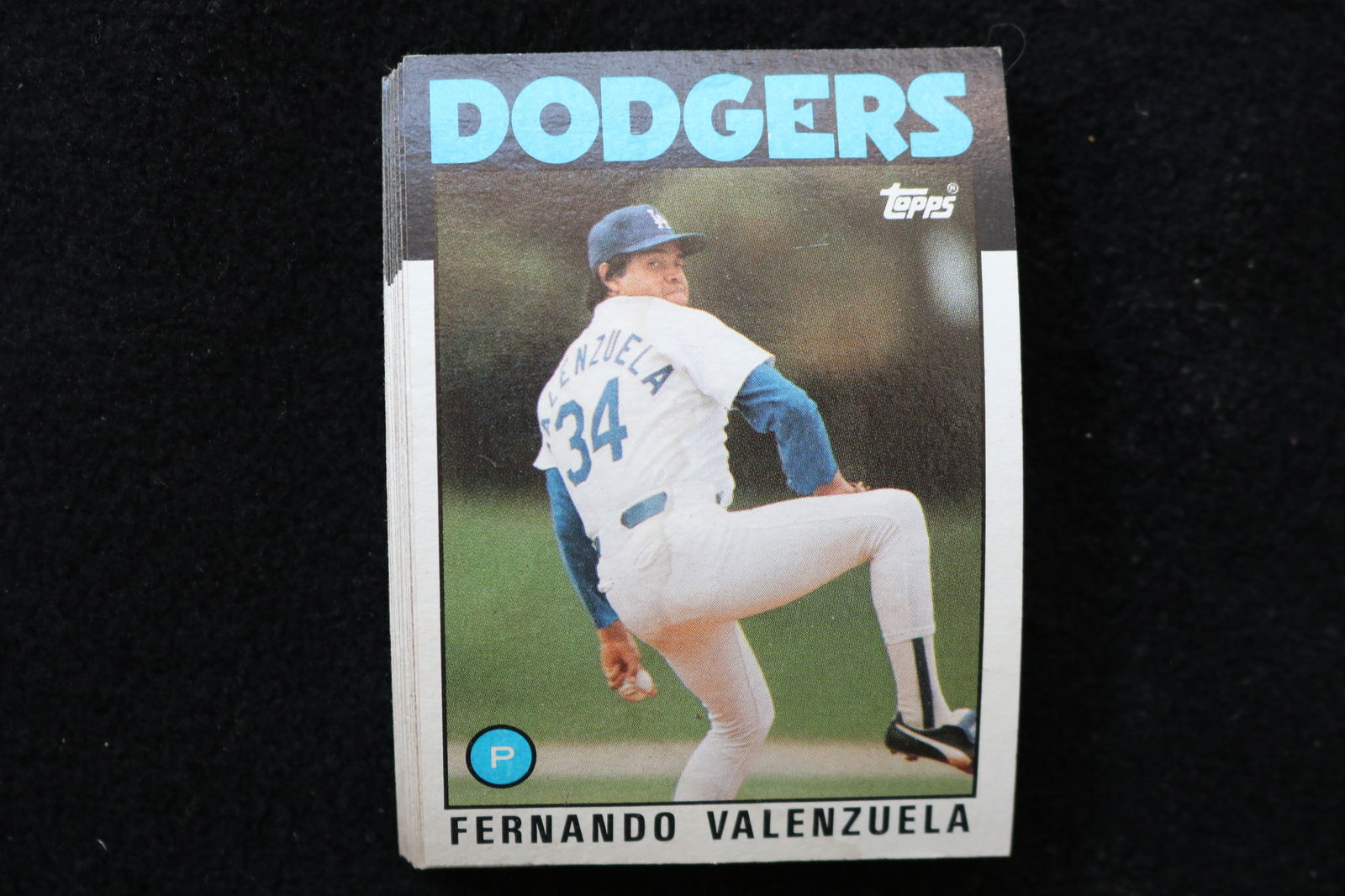 FERNANDO VALENZUELA 1986 TOPPS BASEBALL CARDS - CARD #630 - NEAR MINT TO MINT CONDITION - LOT OF 15: This is a lot of 15 Fernando Valenzuela 1986 Topps, card number 630, baseball cards. The cards are in near mint to mint condition.