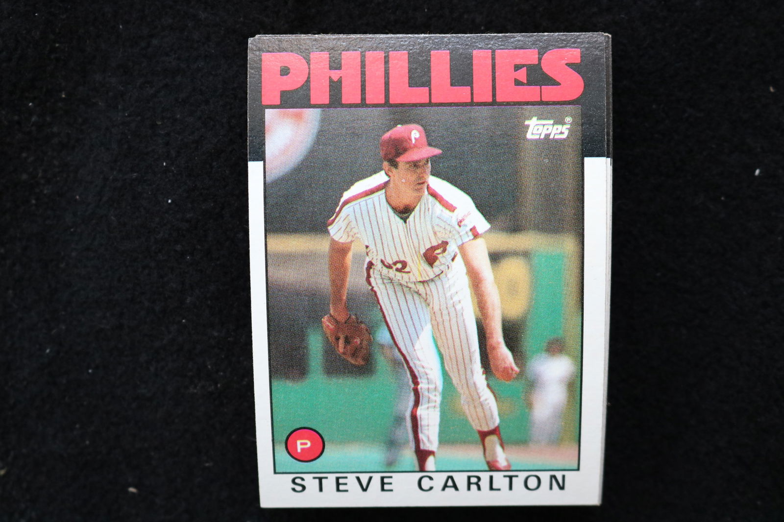 STEVE CARLTON 1986 TOPPS BASEBALL CARDS - CARD #120 - NEAR MINT TO MINT CONDITION - LOT OF 30: This is a lot of 30 Steve Carlton 1986 Topps, card number 120, baseball cards. The cards are in near mint to mint condition.