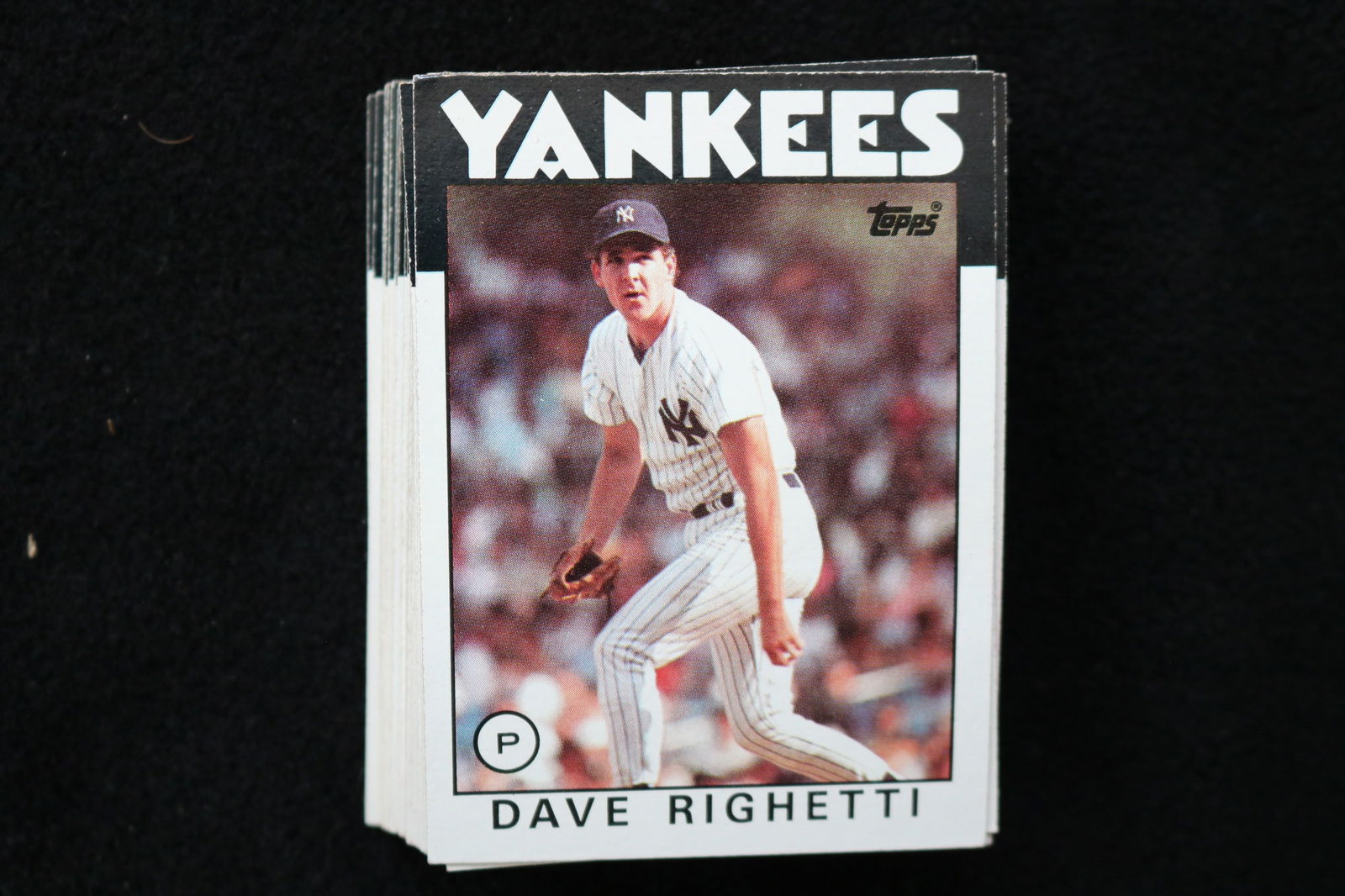 DAVE RIGHETTI 1986 TOPPS BASEBALL CARDS - CARD #560 - NEAR MINT TO MINT CONDITION - LOT OF 50: This is a lot of 50 Dave Righetti 1986 Topps, card number 560, baseball cards. The cards are in near mint to mint condition.