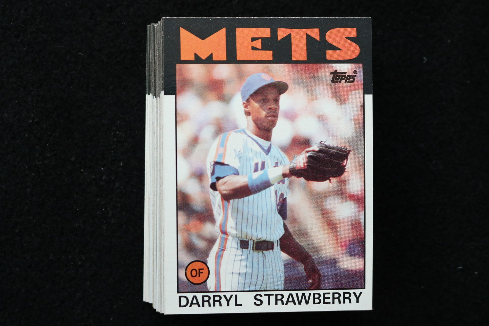 DARRYL STRAWBERRY 1986 TOPPS BASEBALL CARDS - CARD #80 - NEAR MINT TO MINT CONDITION - LOT OF 50: This is a lot of 50 Darryl Strawberry 1986 Topps, card number 80, baseball cards. The cards are in near mint to mint condition.