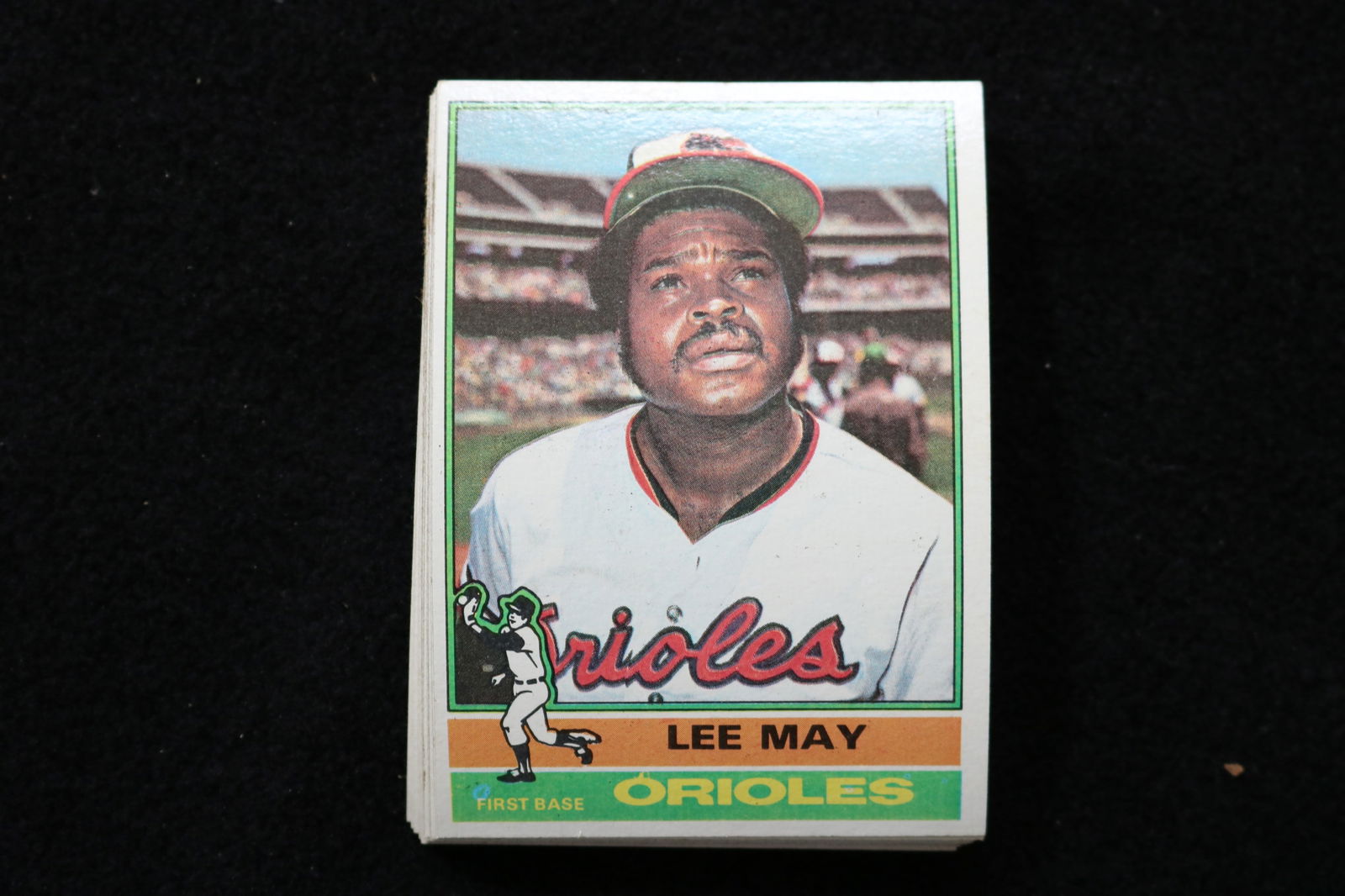 LEE MAY 1976 TOPPS BASEBALL CARDS - CARD #210 - NEAR MINT TO MINT CONDITION - LOT OF 17: This is a lot of 17 Lee May 1976 Topps, card number 210, baseball cards. The cards are in near mint to mint condition.