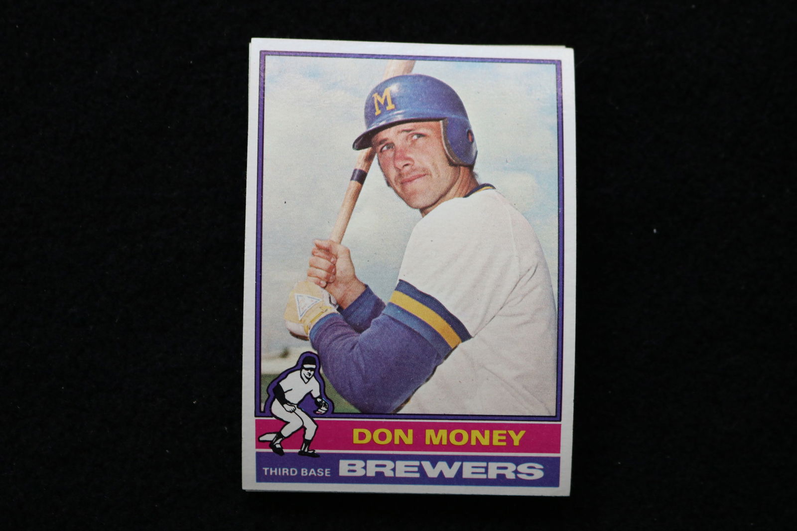 DON MONEY 1976 TOPPS BASEBALL CARDS - CARD #402 - NEAR MINT TO MINT CONDITION - LOT OF 13: This is a lot of 13 Don Money 1976 Topps, card number 402, baseball cards. The cards are in near mint to mint condition.