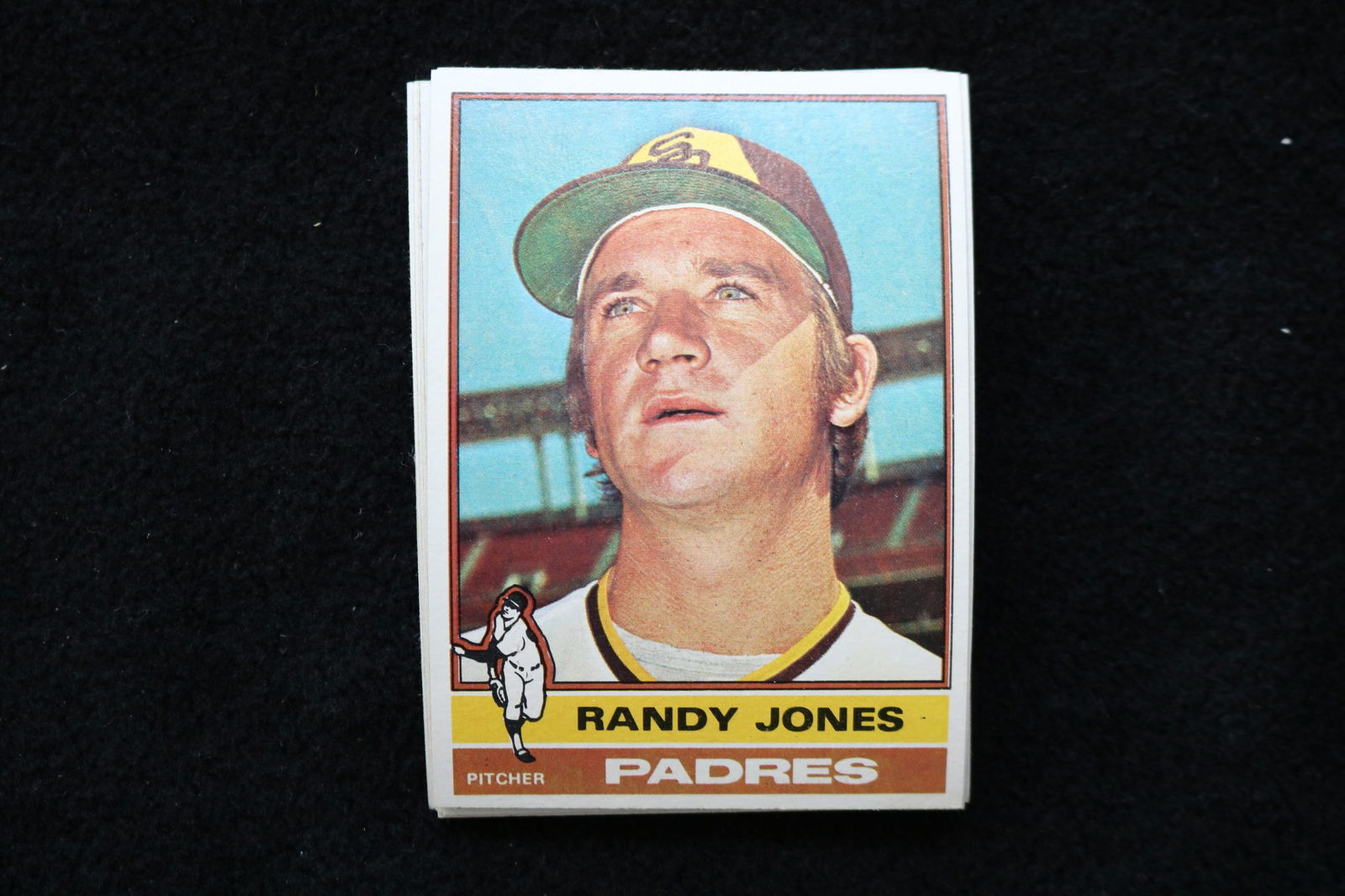 RANDY JONES 1976 TOPPS BASEBALL CARDS - CARD #310 - NEAR MINT TO MINT CONDITION - LOT OF 11: This is a lot of 11 Randy Jones 1976 Topps, card number 310, baseball cards. The cards are in near mint to mint condition.