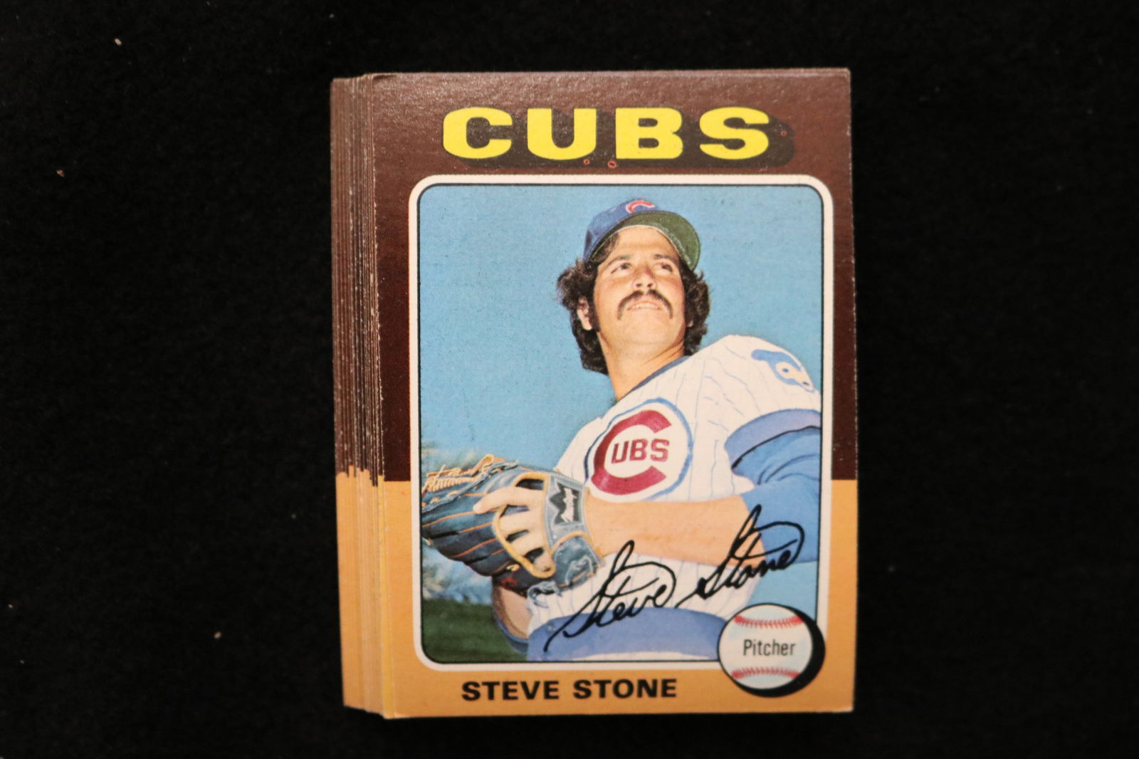 STEVE STONE 1985 TOPPS BASEBALL CARDS - CARD #388 - NEAR MINT TO MINT CONDITION - LOT OF 21: This is a lot of 21 Steve Stone 1985 Topps, card number 388, baseball cards. The cards are in near mint to mint condition.