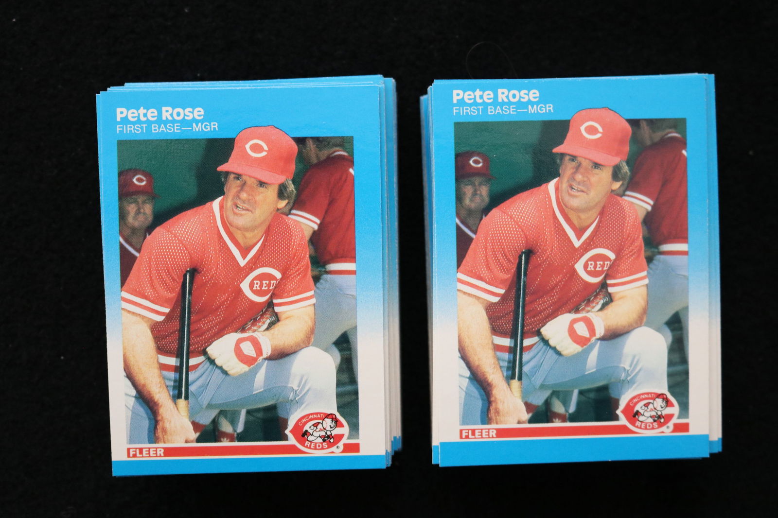 PETE ROSE 1987 FLEER BASEBALL CARDS - CARD #213 - NEAR MINT TO MINT CONDITION - LOT OF 122: This is a lot of 122 Pete Rose 1987 Fleer, card number 213, baseball cards. The cards are in near mint to mint condition.