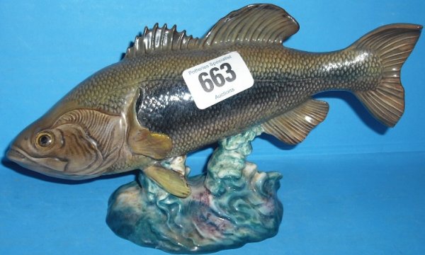 Beswick Large Mouthed Black Bass 1266 (one fin re