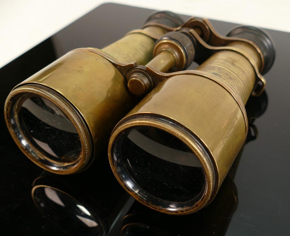 First World War pair of brass military binoculars: (1 of 1)