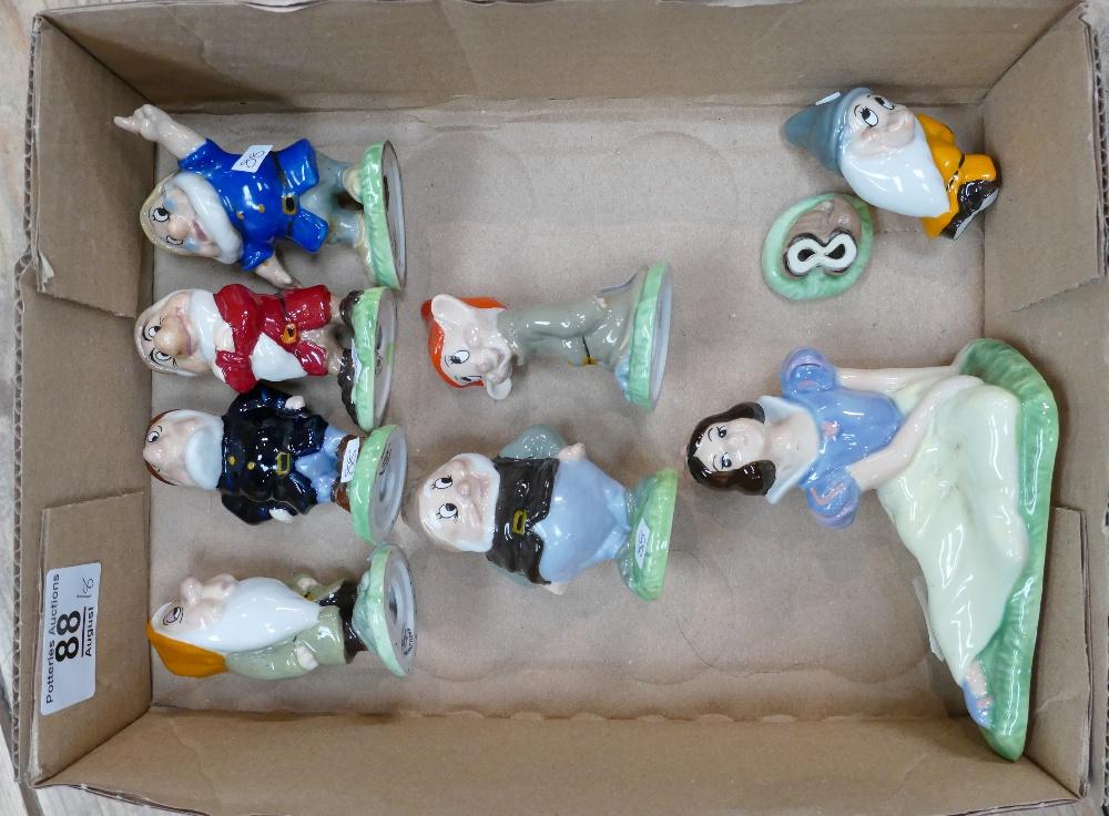 Wade set of figures Snow White and the Seven Dwarfs 2nd: Wade set of figures Snow White and the Seven Dwarfs2nd Version Set comprising Snow White, Happy, Sneezy, Doc, Sleepy, Dopey, Bashful and Grumpy. ( bashful A/F) (8)