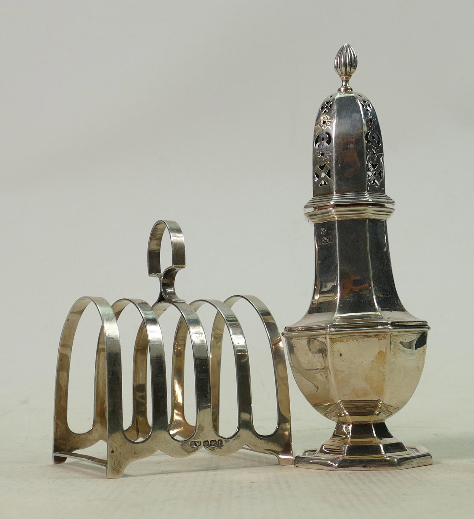 Silver sugar caster & toast rack: Weight 170g: Silver sugar caster & toast rack: Weight 170g