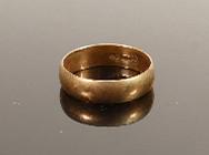 9ct gold gentleman's wedding ring, size T/U 3.7g:: 9ct gold gentleman's wedding ring, size T/U 3.7g: