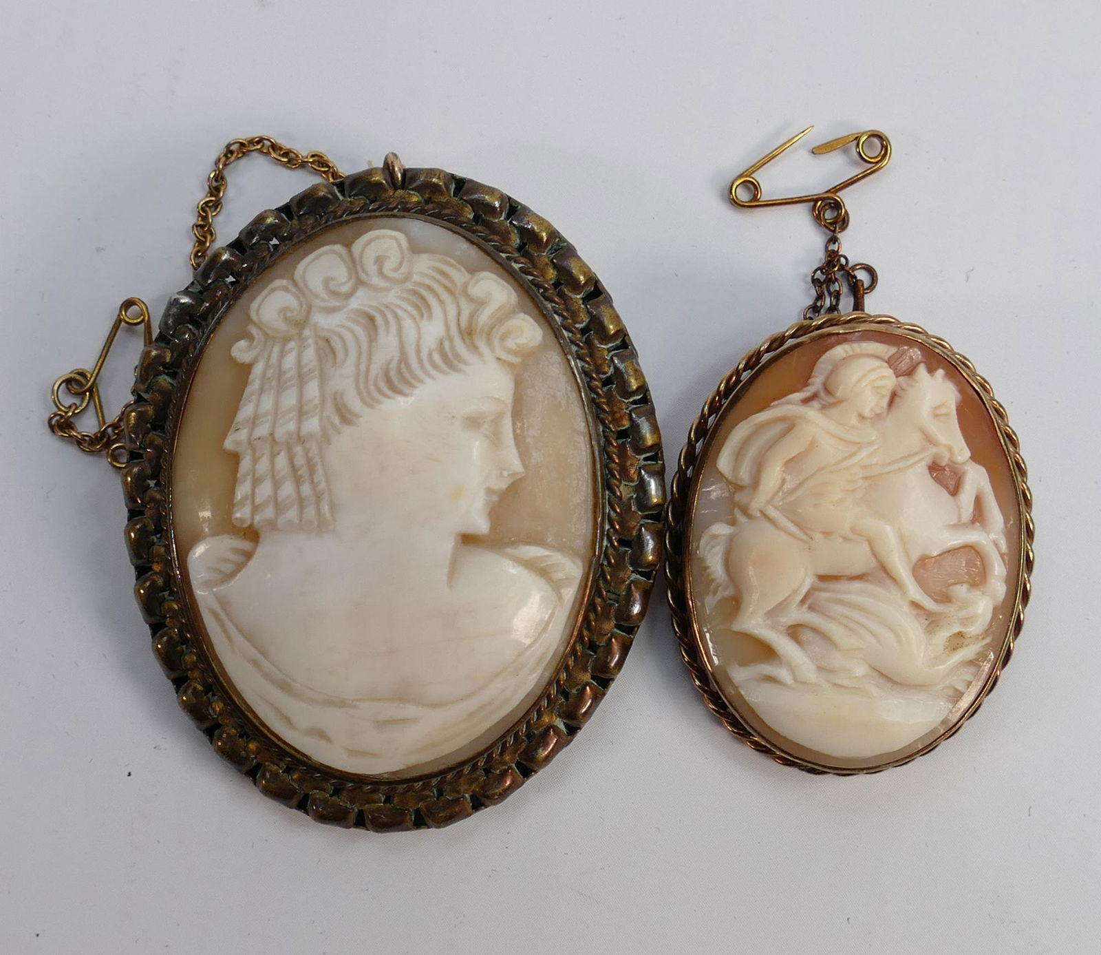 Antique large oval cameo brooch: together with a (1 of 1)