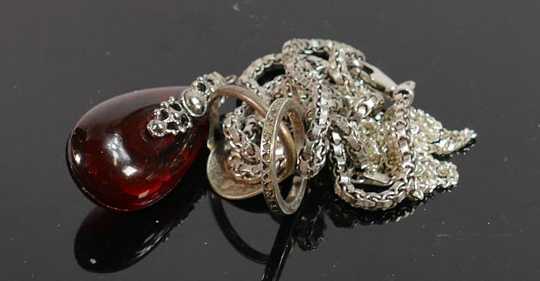 Two Silver necklaces, two rings and a pendant, 25.7g: (1 of 1)