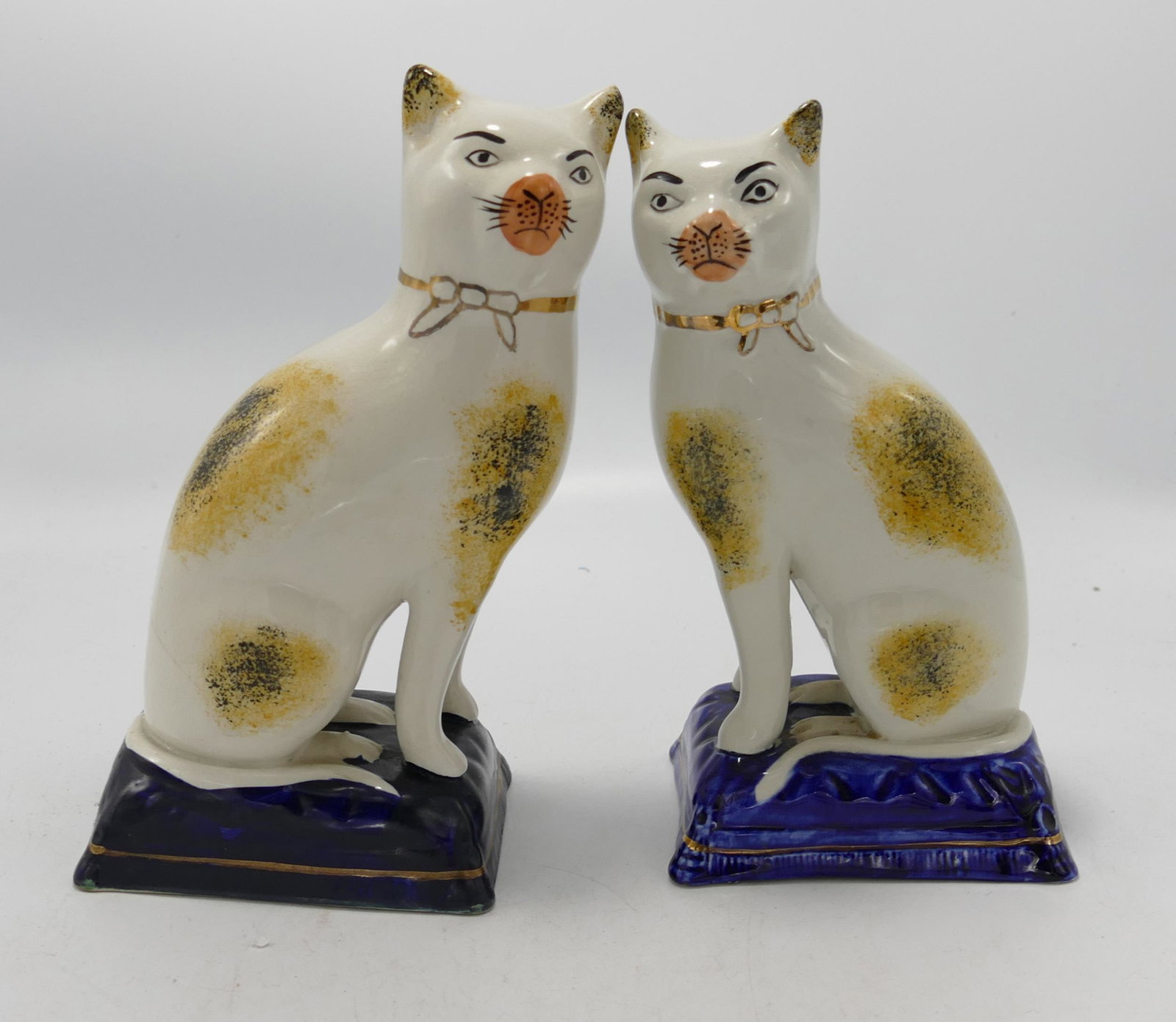 Pair of Staffordshire Type Cats: height 19cm(2) (1 of 1)