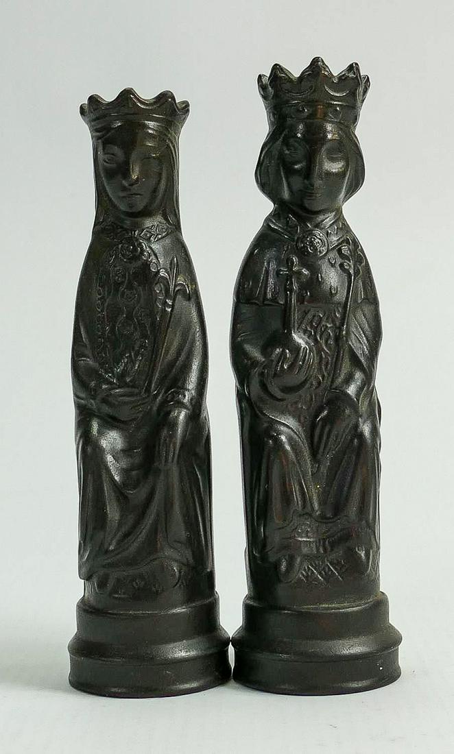 Wedgwood "Arnold Machin" black Basalt King and Queen: Wedgwood "Arnold Machin" black Basalt King and Queen chess pieces: Height of king 14cm. (2)
