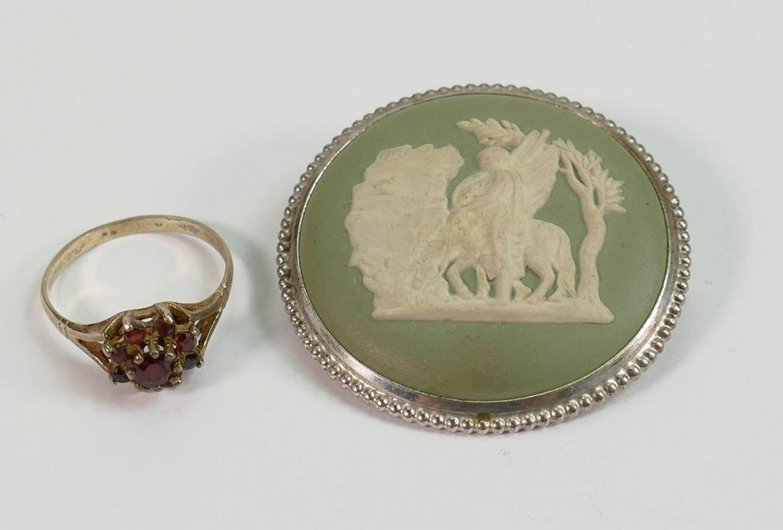 Silver Wedgwood round brooch and silver gem set ring. (2): (1 of 1)