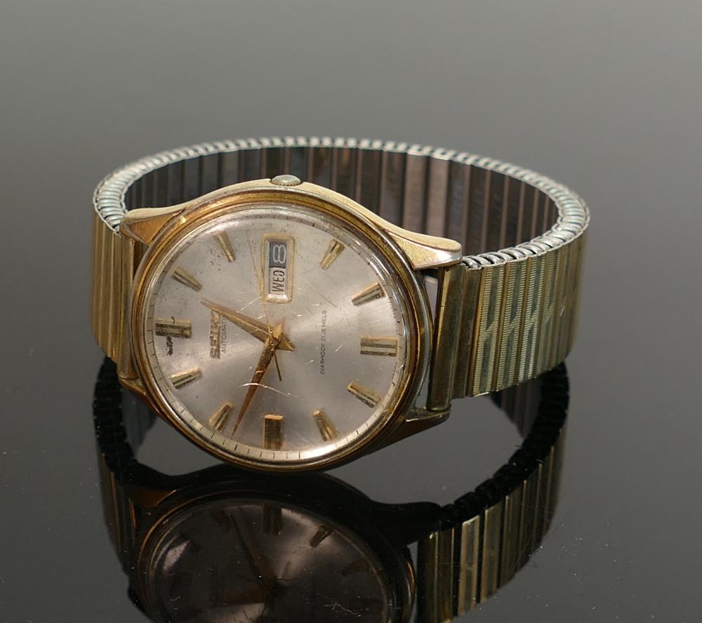Gentlemans vintage Seiko automatic day/date wristwatch: with expandable strap. (missing winder) (1 of 1)