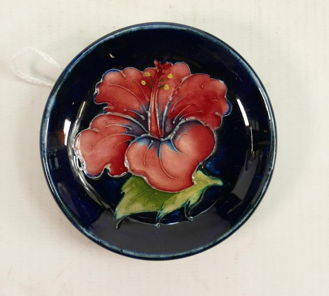 Moorcroft Hibiscus on Blue Ground Small coaster: diameter 7.7cm: Moorcroft Hibiscus on Blue Ground Small coaster: diameter 7.7cm