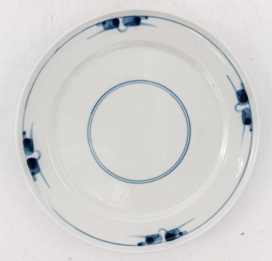 A large collection of Royal Copenhagen Gemina dinner ware: By Gertrud Vasegaard 1913 - 2007. To: A large collection of Royal Copenhagen Gemina dinner ware: By Gertrud Vasegaard 1913 - 2007. To include twin handled soup bowls, dinner plates, serving dishes. 46 pieces in total (3 trays)