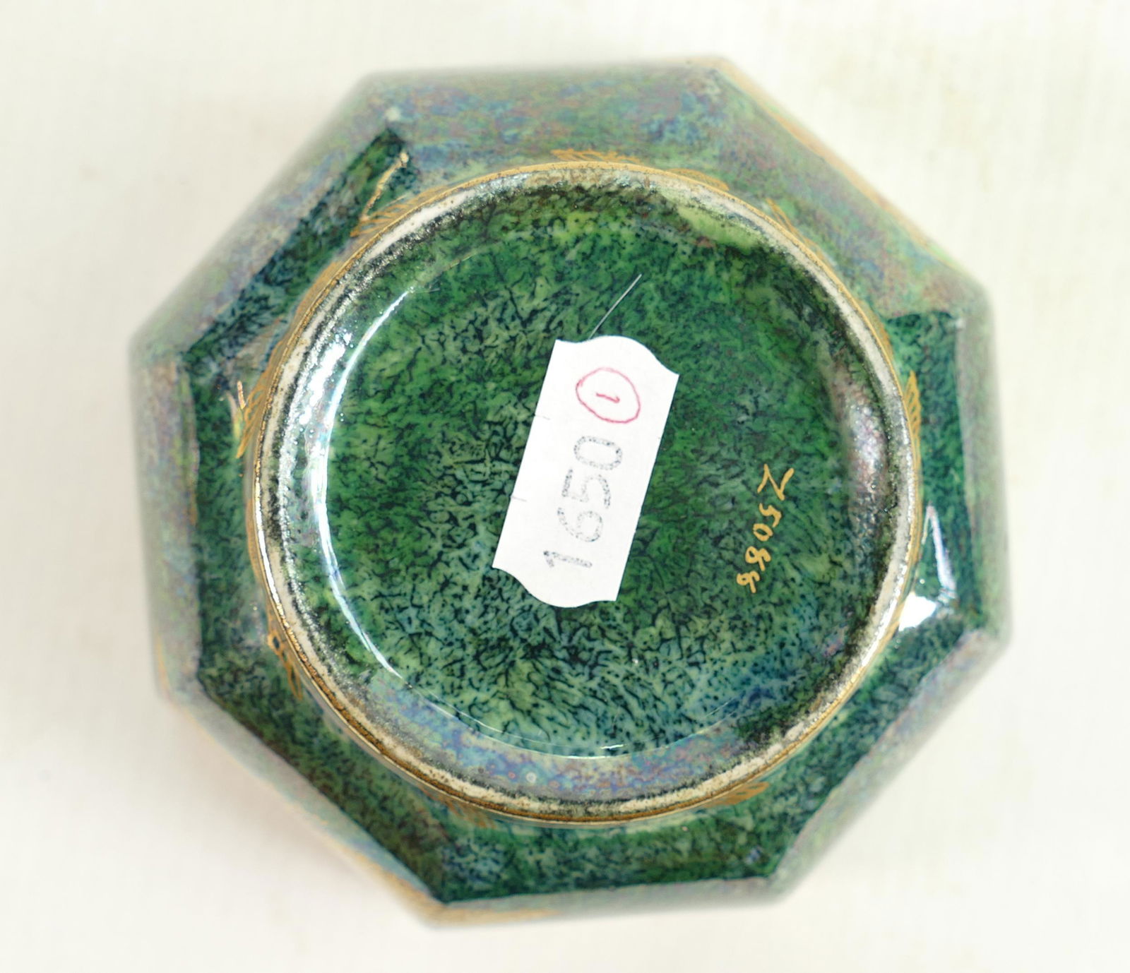 Wedgwood Lustre octagonal bowl decorated with exotic birds: (1 of 3)