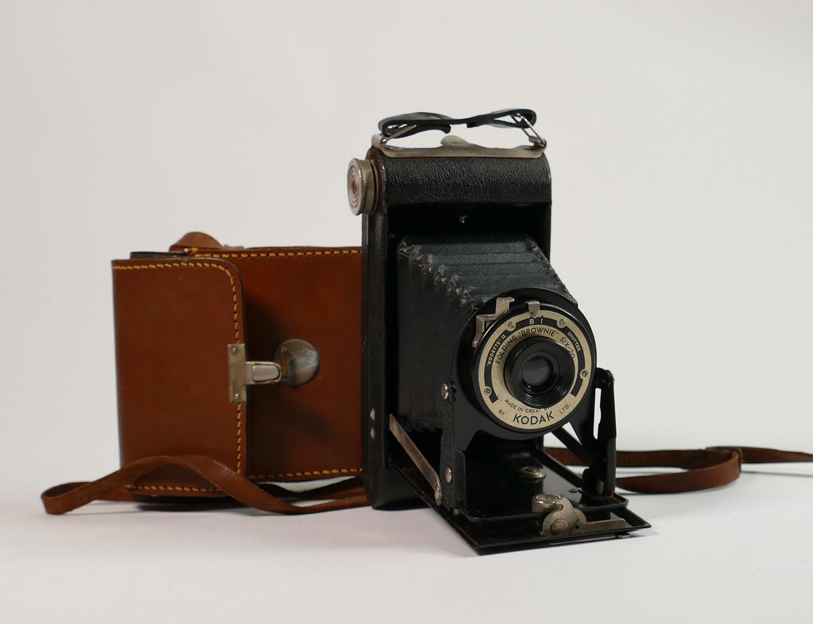 Cased Kodak Brownie Six 20 Bellows Camera: (1 of 1)