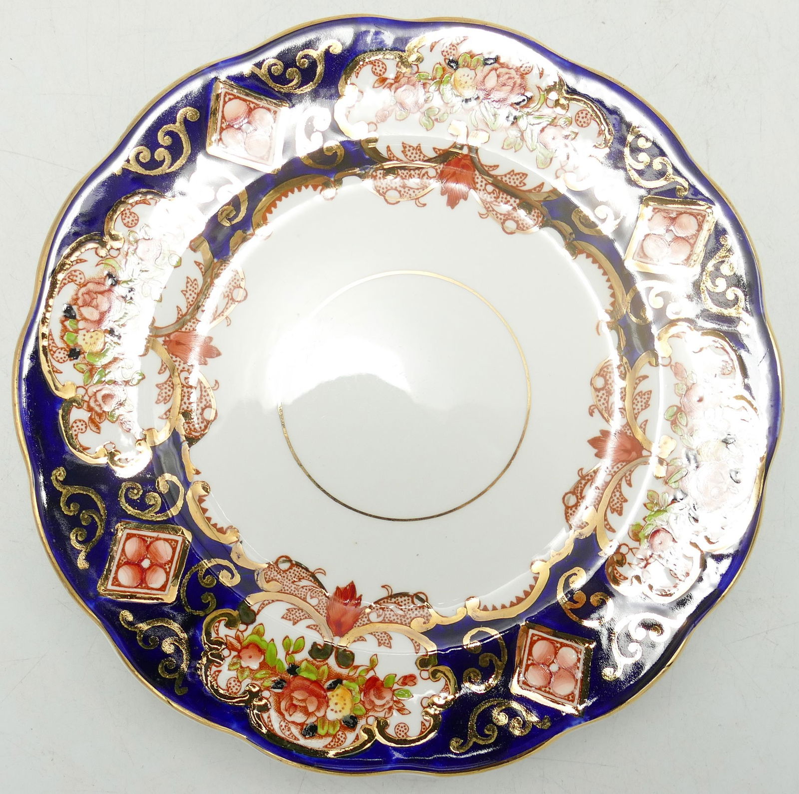 Royal Albert Heirloom patterned 53 piece piece dinner service including 10 dessert bowls, 9: Royal Albert Heirloom patterned 53 piece piece dinner service including 10 dessert bowls, 9 breakfast plates, 4 dinner plates, 6 salad plates, 6 tea plates, 6 tea cups & saucers, sugar basin, cream ju