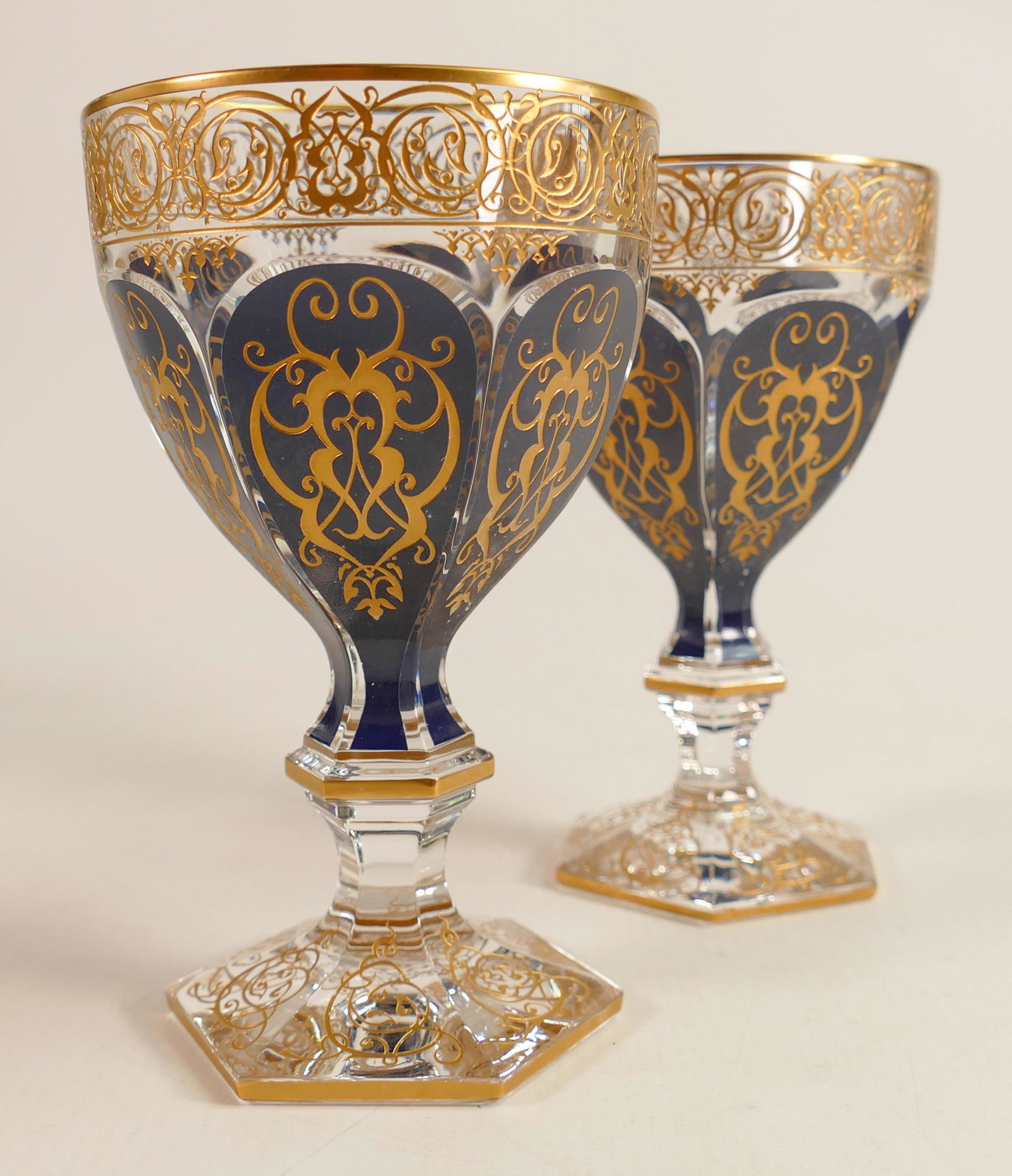 De Lamerie fine crystal blue heavily gilded wine glasses, specially made high end quality items,: De Lamerie fine crystal blue heavily gilded wine glasses, specially made high end quality items, height 15cm. (2)